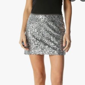 Express mini skirt 🎊